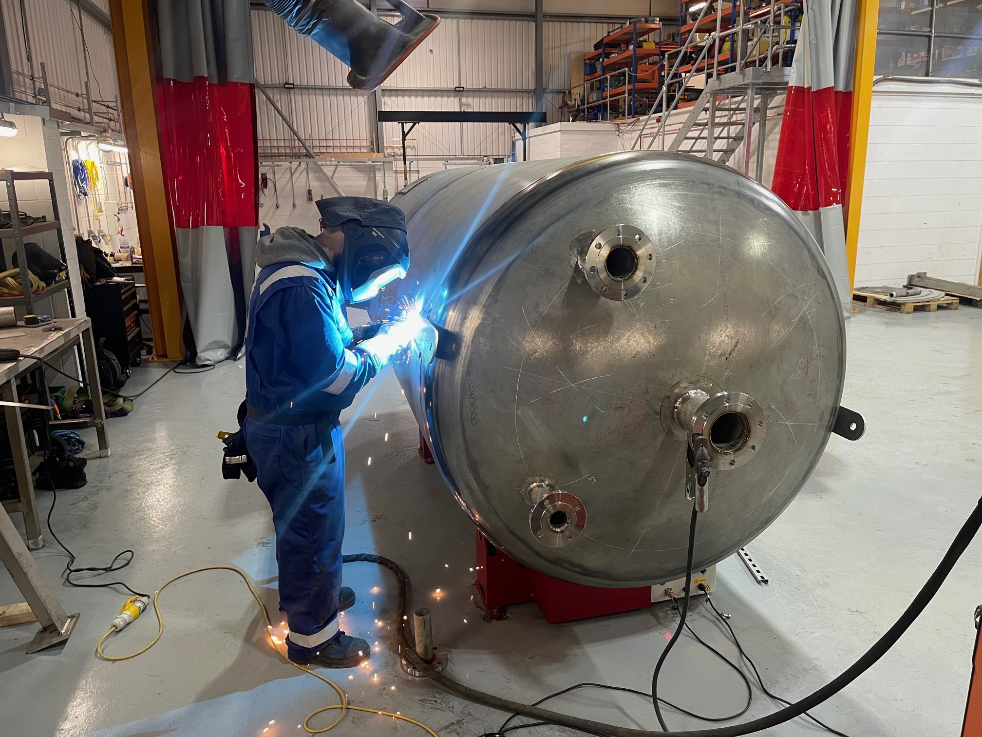 Welding tank